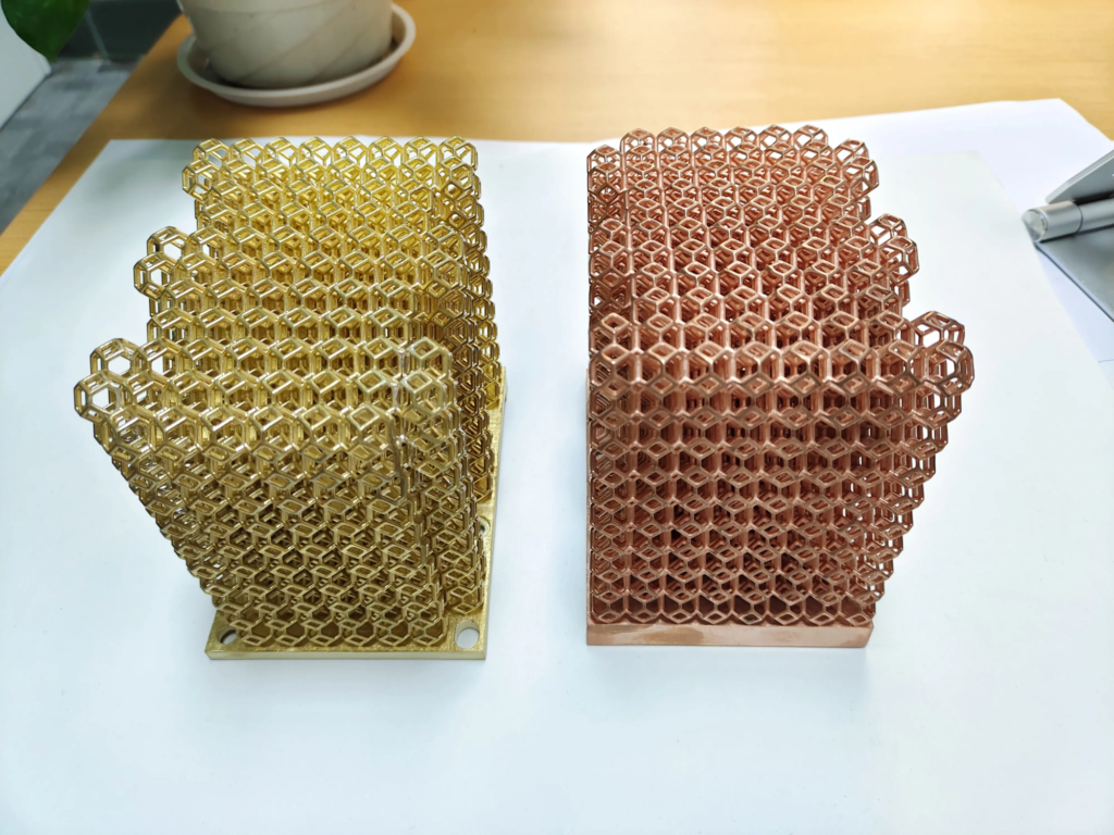 Complete printing of thin and small parts in seconds! This ultra-high-speed volumetric 3D printing technology increases efficiency by 5 to 10 times 17 Maxlab 3D Print